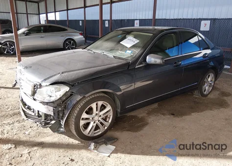 2014 Mercedes-Benz C 250 Luxury из США, поврежденный, VIN WDDGF4HB9EG253896